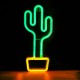 Lámpara neon LED cactus naranja sobre pared