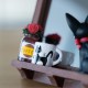 Espelho Jiji de Kiki's Delivery Service com decoração de rosas