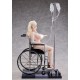 Estatua PVC de Stella en silla de ruedas con estilo hospitalario