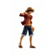 Figura de Luffy de One Piece com chapéu de palha e traje clássico