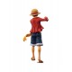Figura de Luffy de One Piece com chapéu de palha e traje clássico