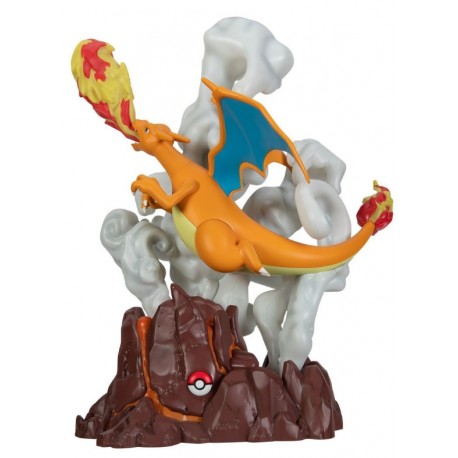 Figura de Charizard Deluxe con efectos de luz de Pokémon