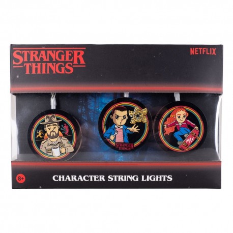 Luces de hadas Stranger Things con personajes en fondo oscuro