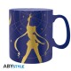 Taza azul con silueta dorada de Sailor Moon