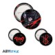 Pack de chapas de BERSERK con Guts en diseño rojo y negro