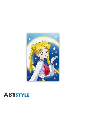 Imán de Usagi Tsukino de Sailor Moon con fondo estrellado