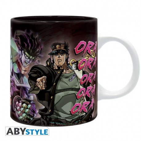 Caneca JoJo's Bizarre Adventure com personagens em duelo