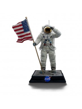 Estatua Apollo 11 de astronauta de 23 cm con bandera