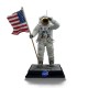 Estatua Apollo 11 de astronauta de 23 cm con bandera