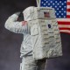 Estatua Apollo 11 de astronauta de 23 cm con bandera