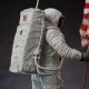 Estatua Apollo 11 de astronauta de 23 cm con bandera