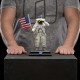 Estatua Apollo 11 de astronauta de 23 cm con bandera
