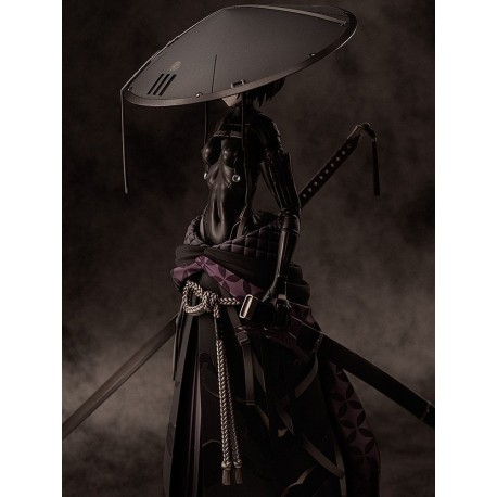 Estatua de Falslander Ronin con sombrero y espadas