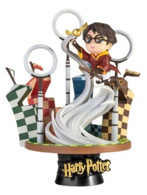 Diorama de Harry Potter jugando Quidditch en PVC de 15 cm
