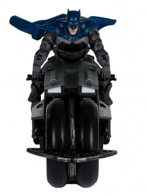 Vehículo Batcycle con figura de Batman de DC Multiverse