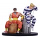 Estatua de PVC de Cody y Guy de Street Fighter en base.