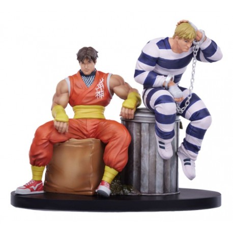 Estatua de PVC de Cody y Guy de Street Fighter en base.