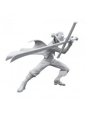 Figurine Dracule Mihawk de One Piece en pose de combat