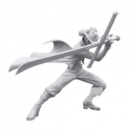 Figurine Dracule Mihawk de One Piece en pose de combat