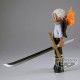 Figura S-Hawk de One Piece con espada y efecto fuego.
