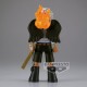 Figura S-Hawk de One Piece con espada y efecto fuego.