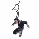 Figura de Hiruzen Sarutobi de Naruto Shippuden con fondo de monumento