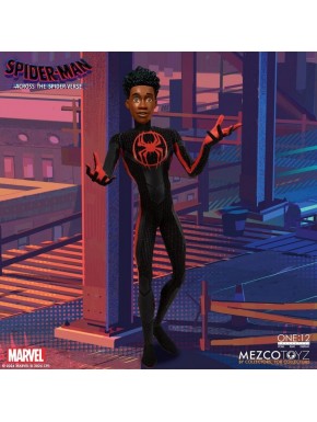 Figura de Miles Morales One:12 Collective con traje negro y rojo