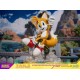 Statue de Tails de Sonic The Hedgehog sur base jaune