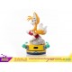 Statue de Tails de Sonic The Hedgehog sur base jaune