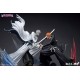 Estátua Ichigo Kurosaki vs Hollow Ichigo de Bleach em combate.