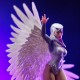 Estatua de White Sorceress de Masters of the Universe con alas extendidas