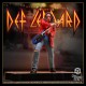 Statue de Vivian Campbell de Def Leppard avec guitare bleue
