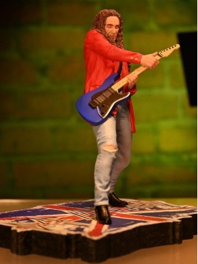 Estatua de Vivian Campbell de Def Leppard con guitarra azul