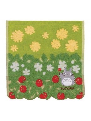 Serviette verte Totoro avec fleurs et fraises