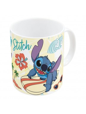 Taza de cerámica con diseño de Stitch surfeando