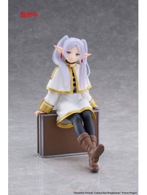 Statue de Frieren de 13 cm assise sur une valise