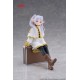 Statue de Frieren de 13 cm assise sur une valise