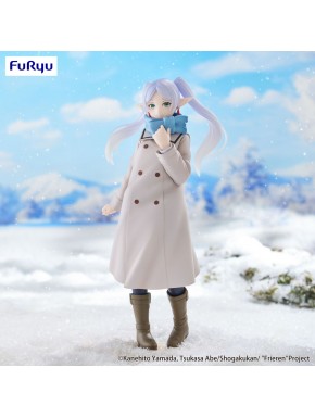 Figura de Frieren 17 cm anime en paisaje nevado