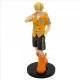 Figura de Sanji de One Piece con camisa naranja flores