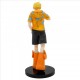 Figura de Sanji de One Piece con camisa naranja flores