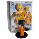 Figura de Sanji de One Piece con camisa naranja flores