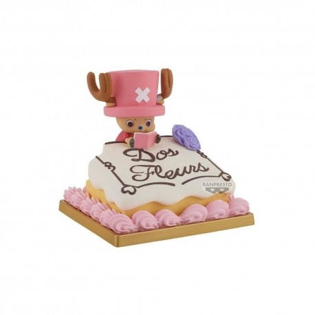 Figura de Tony Tony Chopper sobre pastel con sombrero rosa