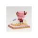 Figura de Tony Tony Chopper sobre pastel con sombrero rosa