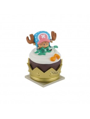 Figura de Tony Tony Chopper sobre pastel con sombrero azul