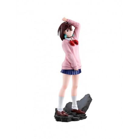 Figura Ichibansho de Momo con suéter rosa y falda azul