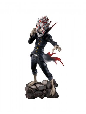 Figura Ichibansho Dandadan Okarun con diseño oscuro y detalles rojos