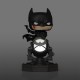 Figurine en vinyle Funko Pop Batman sur le Bat-Signal