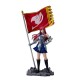 Estatua Erza Scarlet con bandera de Fairy Tail