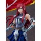 Estatua Erza Scarlet con bandera de Fairy Tail