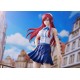 Estatua Erza Scarlet con bandera de Fairy Tail